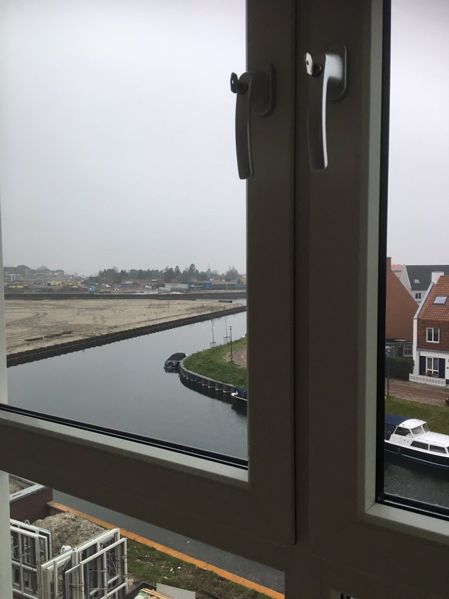 StoevelaarIda's tweet photo. Vanmiddag een kijkje wezen nemen in gebouw 34 luxe appartementen van #syntrus/Achmea. Veel bezoek en belangstelling voor #huurvrijesector. https://t.co/Ikxqtptdx7