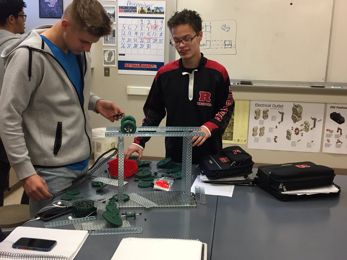 Mr_Hilbert's tweet photo. Second year #RHSEngineering students are creating compound simple machines to demonstrate their understanding of mechanical advantage. #weRcareers @wearrrichmond @LearnatRHS https://t.co/SC9TphYfjl
