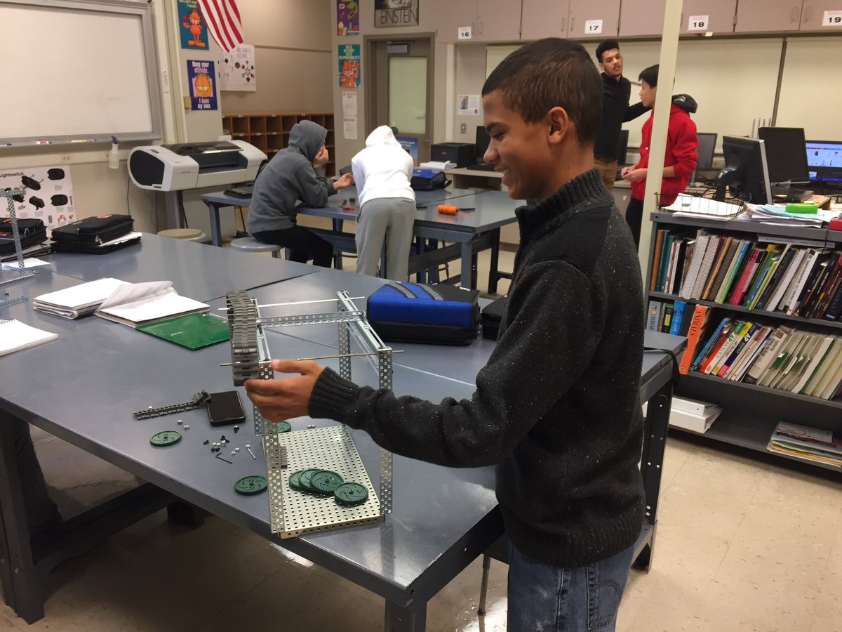 Mr_Hilbert's tweet photo. Second year #RHSEngineering students are creating compound simple machines to demonstrate their understanding of mechanical advantage. #weRcareers @wearrrichmond @LearnatRHS https://t.co/SC9TphYfjl