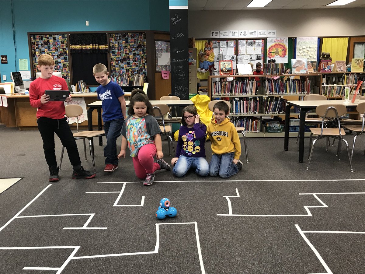 librarianlaceym's tweet photo. 3rd/4th Ss taking a break from drawing their maze blueprints to drive #Dash robot through 3 floor mazes. Fun was definitely had! #hosealibrary #whatwedo #robotsarecool https://t.co/QpYWh36cNi