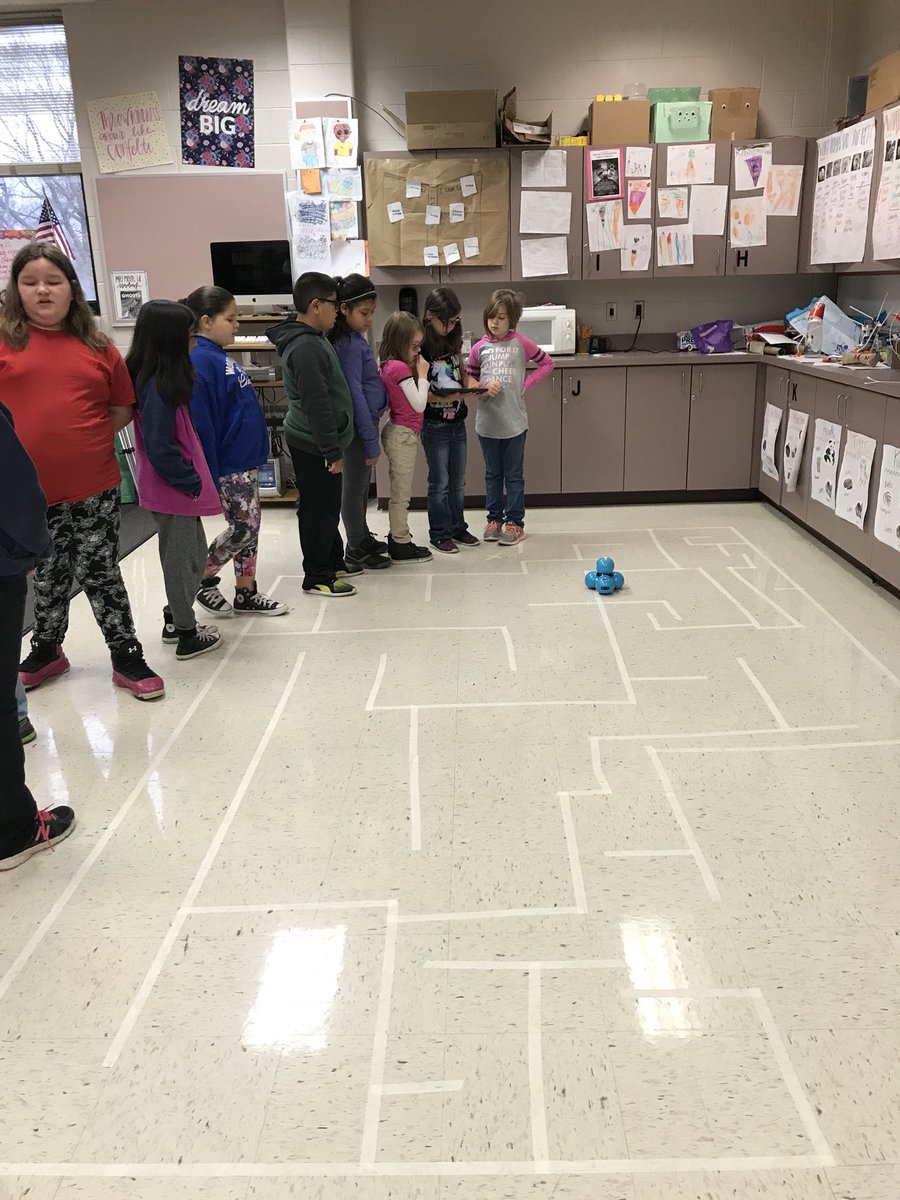librarianlaceym's tweet photo. 3rd/4th Ss taking a break from drawing their maze blueprints to drive #Dash robot through 3 floor mazes. Fun was definitely had! #hosealibrary #whatwedo #robotsarecool https://t.co/QpYWh36cNi