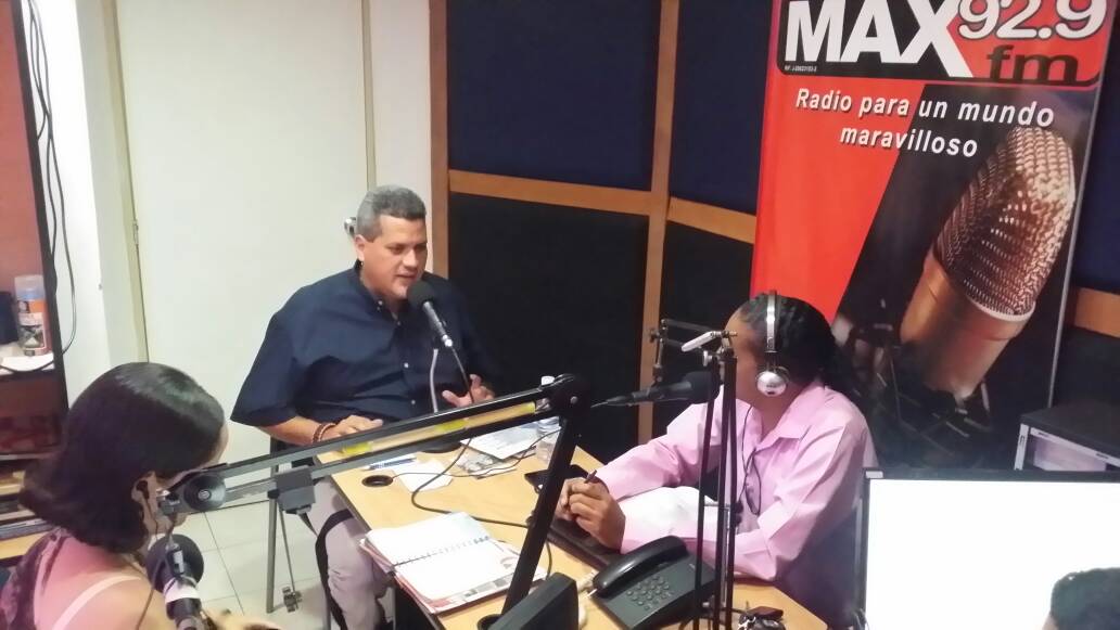 IvanLopezSD's tweet photo. Ya al aire por #Max92.3Fm en el programa Plataforma Satelital en orbita redes sociales del programa twitter e instagram @gpsenorbita #CambiemosLasCosas https://t.co/KECwSdUtCd