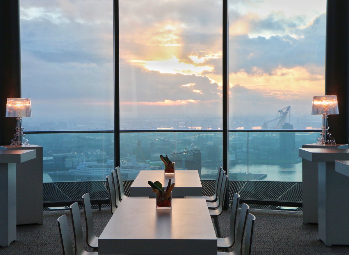 We zijn er weer klaar voor! #event #buffet #portofrotterdam in de #panoramazaal van het #WorldPortCenter. Geniet van een mooie avond!