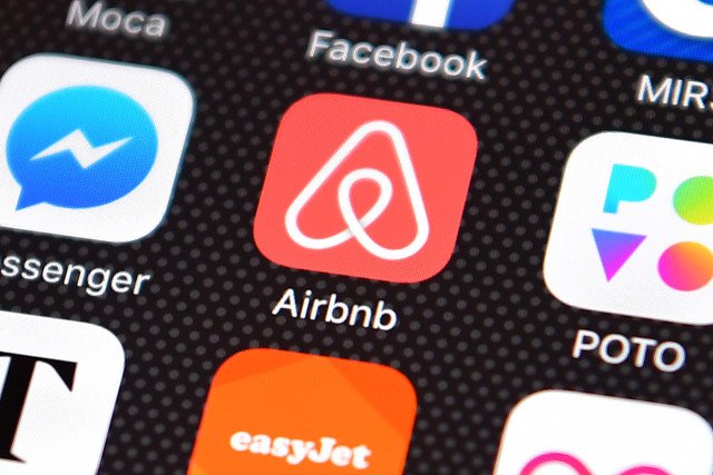 QuickExecution's tweet photo. Airbnb launches payment splitting for group trips https://t.co/k7ZNZPu5NM #business #startups #QuickExecution #technology https://t.co/ixMkTAwnTu