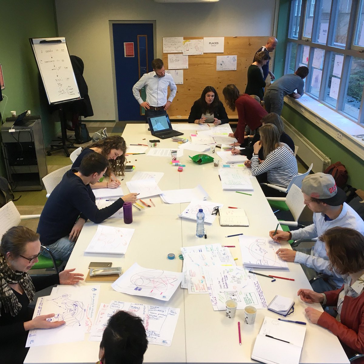 DFHumanity's tweet photo. Er wordt hard gewerkt bij de #gemeenteamsterdam. Vervolgworkshop #designingdemocracy. Van 180 ideeen naar realiseerbare projecten! #designthinking https://t.co/igVusrupt6