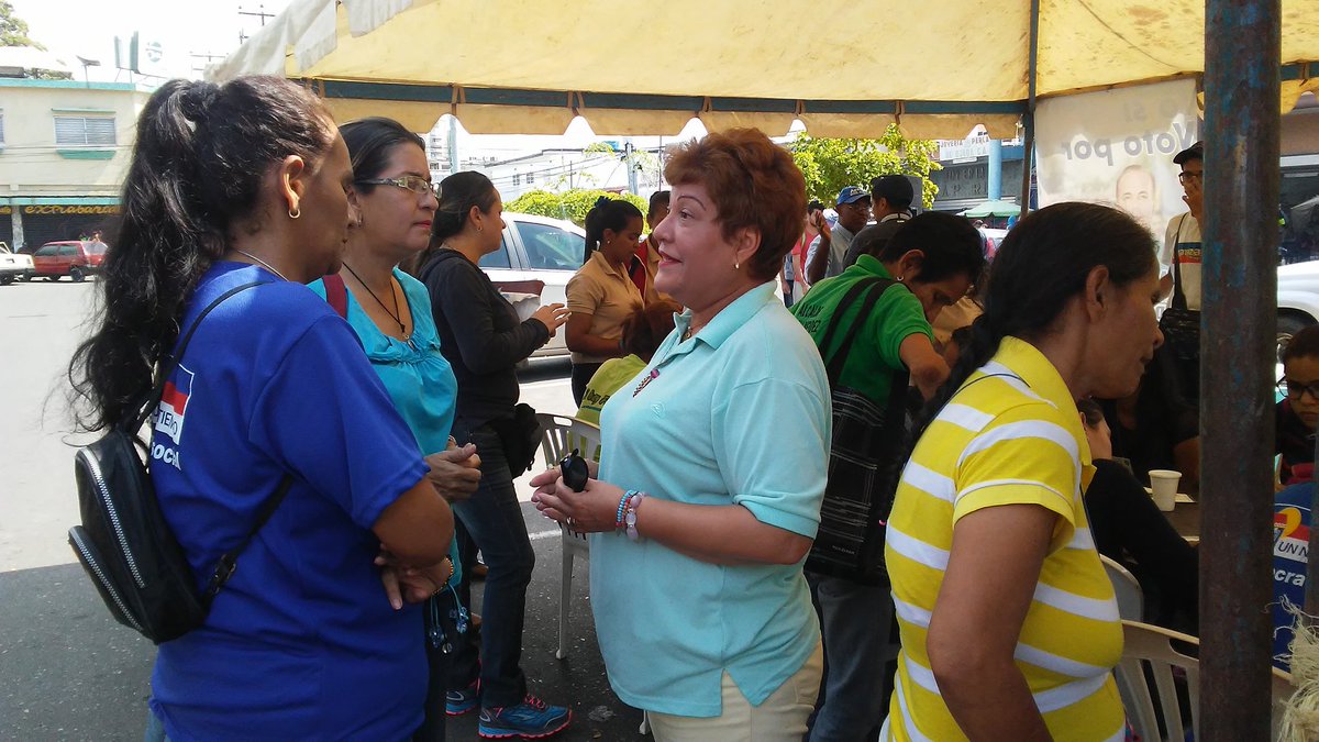 UntAlonsoOjeda's tweet photo. Partido Un Nuevo Tiempo Parroquia Alonso trabajando en el censo de las #BecasJel, porque el futuro de nuestros jóvenes nos importan #Vota este #10Dic por nuestro líder @manuelrosalesg y @MERVINMENDEZQ https://t.co/2nGUHld99Q