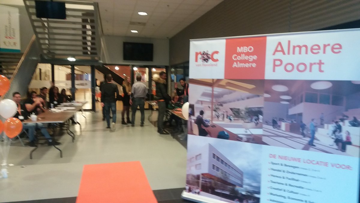 bartvankuik's tweet photo. Stagebedrijven en studenten van @mbocollege Almere en Poort laten zich zien: #netwerken #loopbaanleren #veroveren #tipsportcentrum #Almere https://t.co/cjvGxvFLO5