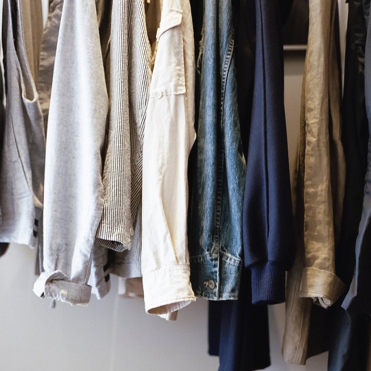 KeepBritainTidy's tweet photo. Research released by @circulareconomy yesterday claims that 50% of clothes sent to landfill in the UK could be recycled, and together with @StellaMcCartney are calling on industry to back a circular vision for fashion. #MakeFashionCircular https://t.co/2CxI8rAHqq