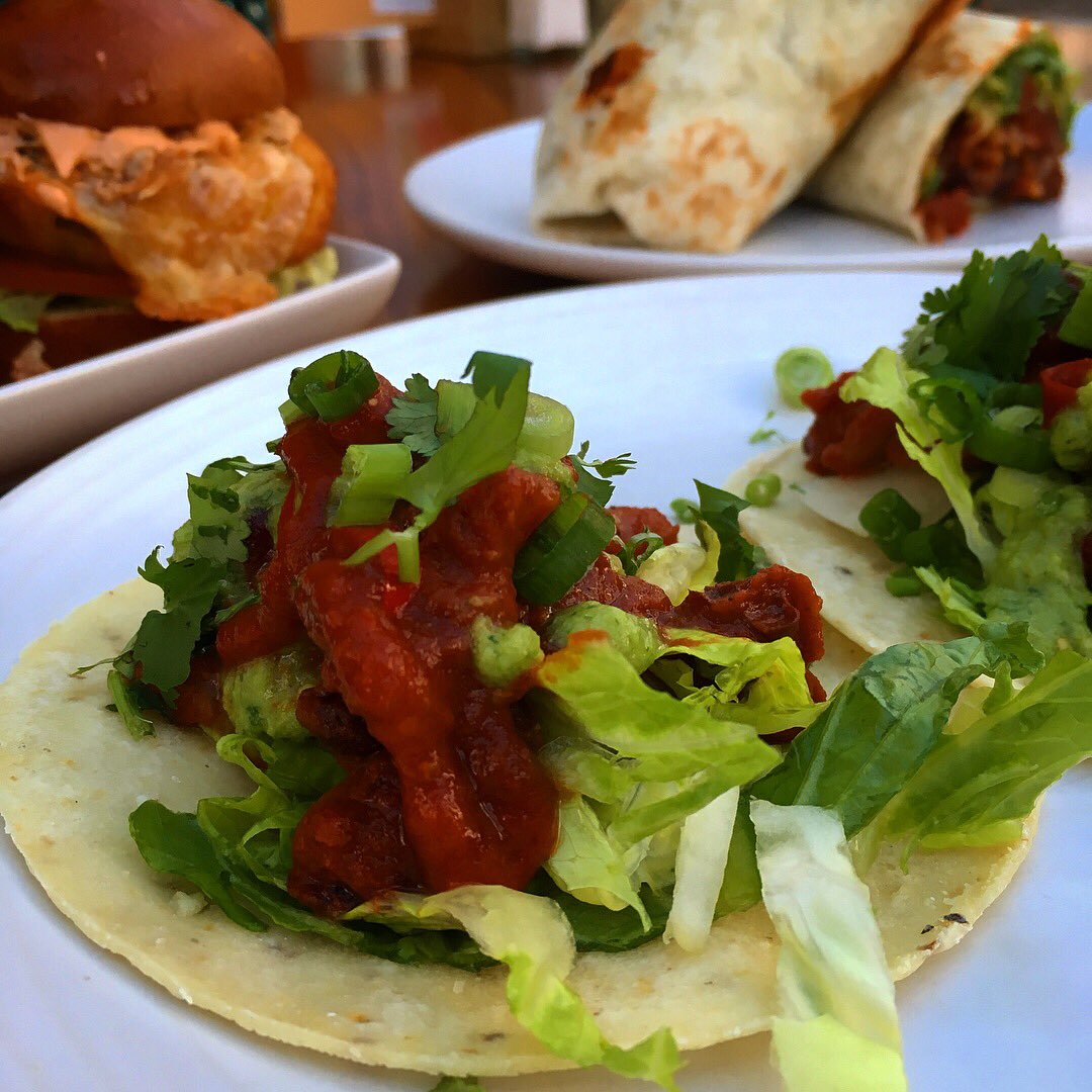 BeaglesAbout's tweet photo. Woo it’s Veggie Wednesday! And today we have specials for you lovely lot...
3 veggie sliders (champ, sweet potato + portabella mushroom burgers), served with fries 
And a 5 bean chilli burrito/taco (whichever you fancy) with spicy chilli, refried beans and guac
#veggiewednesday https://t.co/gSAxhyRVa2