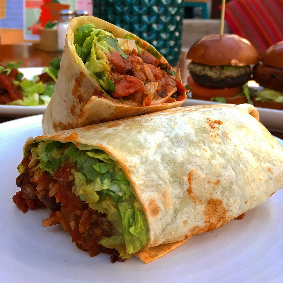 BeaglesAbout's tweet photo. Woo it’s Veggie Wednesday! And today we have specials for you lovely lot...
3 veggie sliders (champ, sweet potato + portabella mushroom burgers), served with fries 
And a 5 bean chilli burrito/taco (whichever you fancy) with spicy chilli, refried beans and guac
#veggiewednesday https://t.co/gSAxhyRVa2