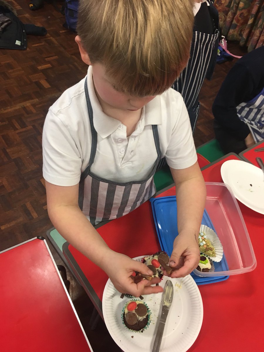 StGeorgesKent's tweet photo. Little Stirrers club are very busy making lots of festive cakes...they taste yummy too! #extendedschool https://t.co/tNFW8sd5Eo