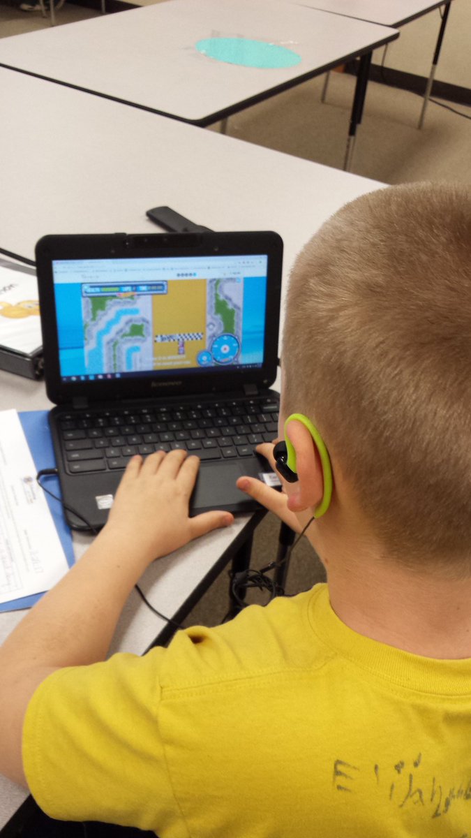 mrsfoght's tweet image. Students learning to code with hot wheels on @gotynker #HourofCode @MontelloSD247.  #flcsengage #msdcs