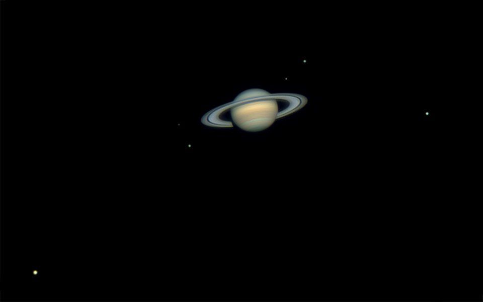 maximaxoo's tweet image. #Space: #Saturn and 6 of its #moons in a single shot
apod.nasa.gov/apod/ap120414.… via @apod