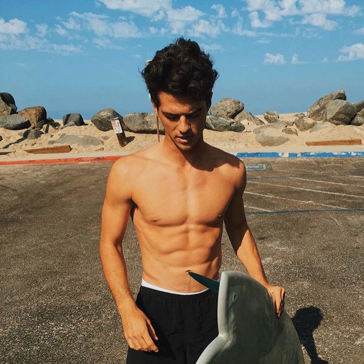 fletchertomars's tweet photo. @.NEWYORKiNCHQ do you like surfing? https://t.co/CZATcv0VBj