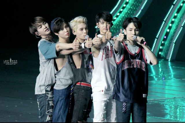 vltmmt's tweet photo. ใครจะยังไงก็ช่างแต่ชายนี่มี5คนเท่านั้นใครก็แยกเราออกจากกันไม่ได้ทั้งนั้น! #온유야_기다릴게 #SHINeeisFIVE https://t.co/1HYTW0wfwc