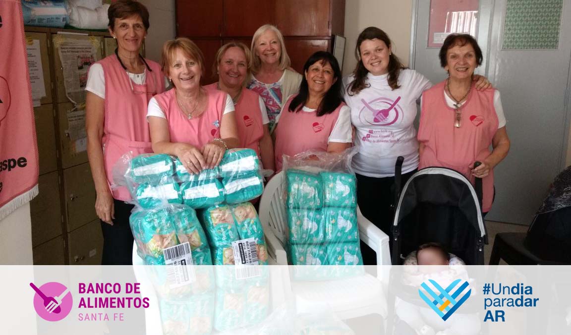 Basfe_SantaFe's tweet photo. Este miércoles, los voluntarios del #BASFE cumplimos con la consigna de #UnDíaParaDar y entregamos pañales a tres instituciones: Fundación Mundo Pequeño, Mamás voluntarias del Corazón del Hospital Iturraspe y Un Mundo Especial. #GivingTuesday https://t.co/3y601jcE7d
