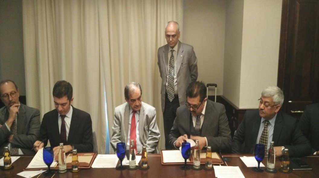 MECONLimited's tweet photo. #MECON signed MoU with CSM Italy for cooperation in technology transfer for development &amp; production of CRGO, automotive &amp; API grade Steel for Indian #Steel producers in presence of @chbirendersingh in Berlin, today. https://t.co/Rx98ZkTiT3