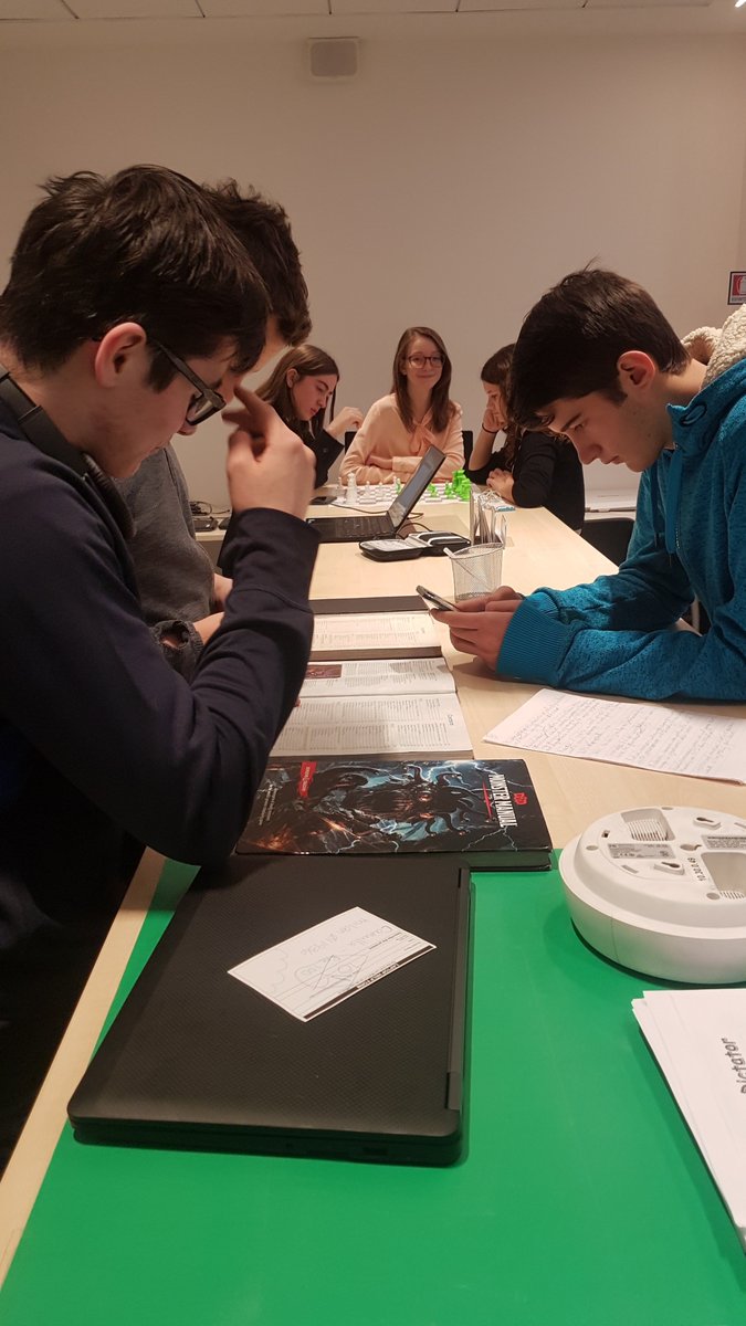 Today in the #Helpdesk.  Girls learning to play #chess and boys planning a #dungeonsanddragons campaign.  #awesome #nerds <a href="/asmilan/">AmericanSchoolMilan</a> 🐲