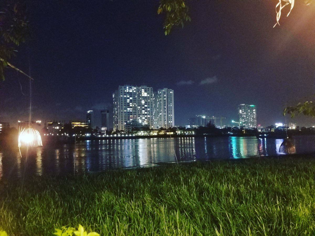 ntvblog's tweet photo. Sài Gòn đêm - Saigon night #saigon #vietnam #hochiminhcity #night #river #saigonriver #riverview #nightscene #apartment #saigonbridge #bridge #f4f #l4l #bloggers #foodblogger #foodblog #followback #followme https://t.co/HfyjvcMXvM