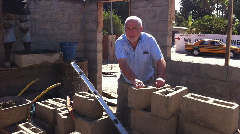 RTVDrenthe's tweet image. Hoogevener bouwt ziekenhuis in Gambia rtvd.nl/y7_C