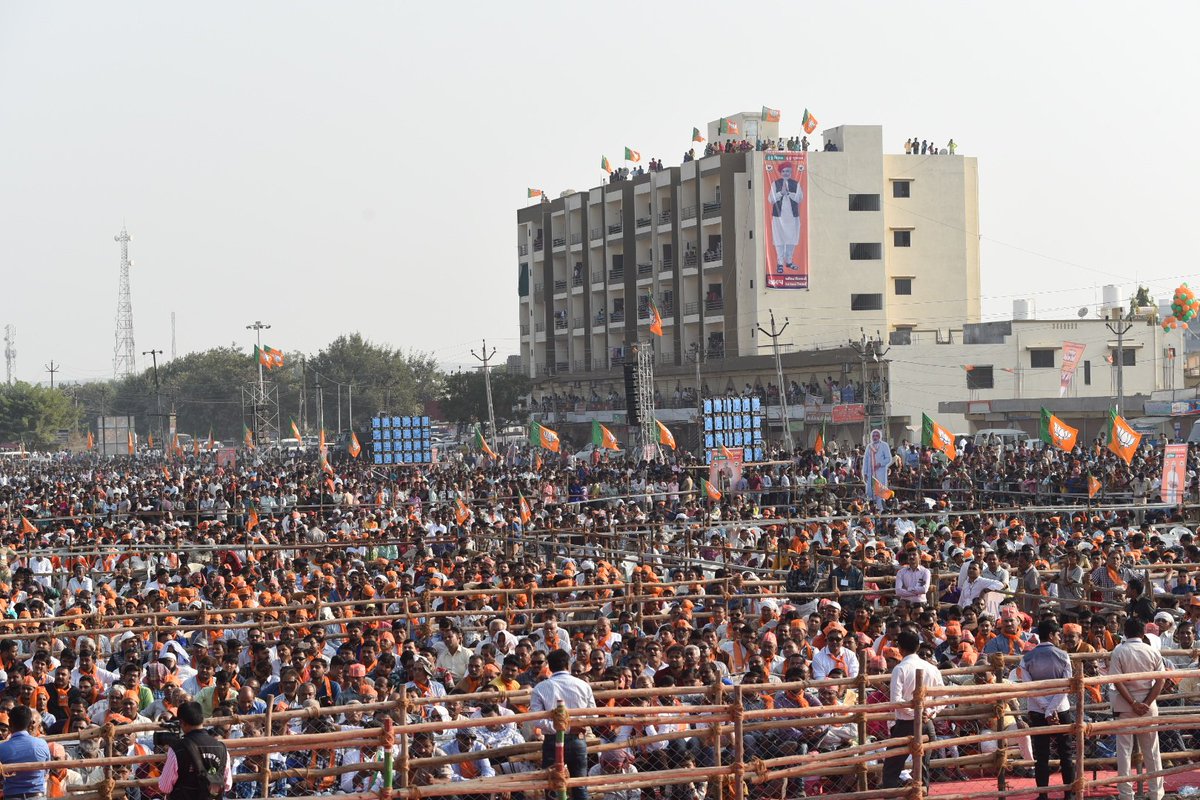 narendramodi's tweet photo. Fabulous atmosphere in Palitana. Talked about a wide range of local issues and elaborated on the pro-people schemes of the Central and Gujarat Government. Also spoke on the work done to transform the coastal economy, which particularly benefits Saurashtra. https://t.co/LtDSqjCKq3