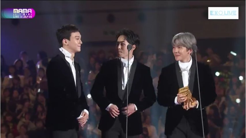 Deviyani36's tweet photo. Boys's congrats #EXOCBX  #MAMARedCarpet https://t.co/OIwgO9TtqC