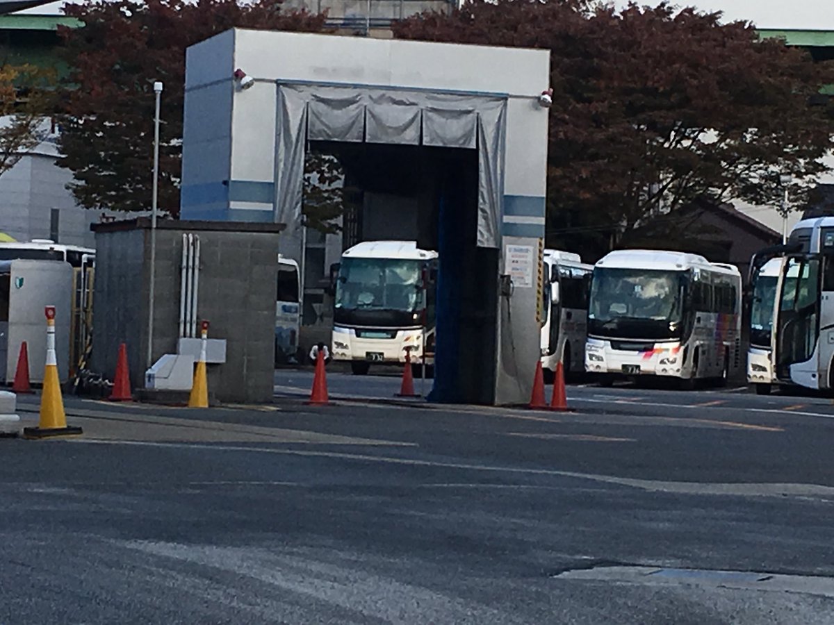 こまさーず A Twitter バスの洗車機ってどれも一緒なのかな 見た感じはどれも同じようだけど ひとつだけ古いのあります 名鉄バス 濃飛 バス 東鉄バス 西肥バス