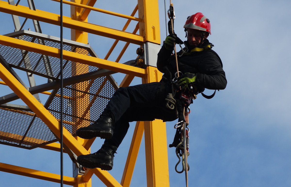 Thanks to <a href="/GrahamGroupUK/">GRAHAM Group</a> for submitting an entry on rope rescue training to support a local tactical response unit bit.ly/Graham2 #ccshub
