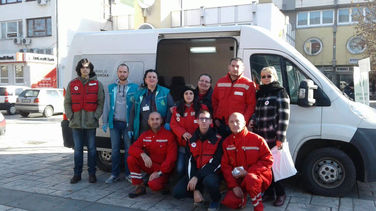 Sa terena u Inđiji, naša ekipa u saradnji sa  Zavodom za javno zdavlje Sremska Mitrovica i Crvenim krstom Inđija na trgu u inđiji u akciji testiranja. 
#Inđija #Testiranje #SremskaMitrovica