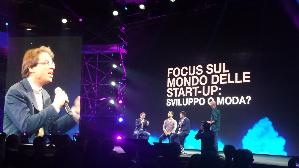 LucaMina_'s tweet photo. Si conclude la prima mattinata dell'#iabforum 2017 con un "botta e risposta" sul mondo delle #Startup.

Solo applausi per questa partenza in grande stile! @IABItalia 👏 https://t.co/sm8hsJ9OY2