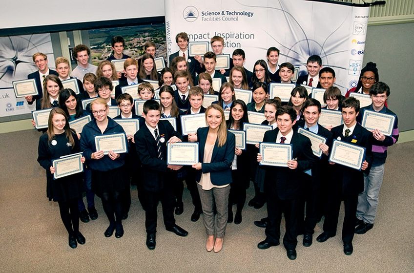 STFC_Matters's tweet photo. #DontMissOut โ just one day left to enter STFCโs School Science Prize. Year 9 students are asked to write a 500 word essay about #WhyILoveScience for the chance to win an iPad, book tokens and a tour around our #laser facilities. Find out more: https://t.co/vMcZ66g1fI https://t.co/IexFVvrdkL