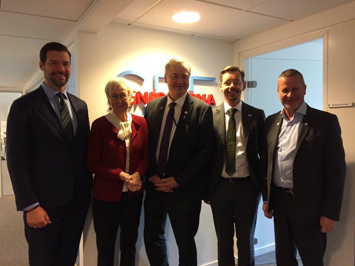 SPFSeniorerna's tweet photo. Tack för bra möte idag om ensamhet bland äldre, seniorers villkor på arbetsmarknaden och pensioner med @nya_moderaterna i riksdagens Socialförsäkringsutskott @JohanForssell @LStaxang @MCederbratt @HelenaBonnier och @M_Abrahamsson (som saknas på bilden) https://t.co/gtYUaclfyx