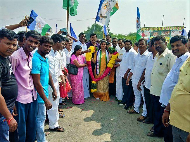 chalakinews's tweet photo. https://t.co/ANIQ9rYrxs
https://t.co/U1SzxKJgRS
To know about the below news just click on the above #link:
#YSRCP Leader #RK Roja Started Her #Padaytra From #Nagari To #Tirupathi https://t.co/RF11ZS2NaZ