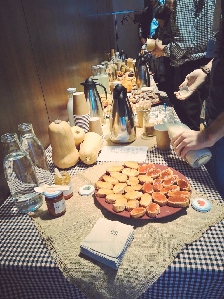 espigoladors's tweet photo. A la Jornada #ConectaCircular, hi hem participat també amb una proposta de pausa cafè amb productes recuperats @tandemsocial @emprendeverde @FBiodiversidad @ecoembes https://t.co/WIyHjVplwU