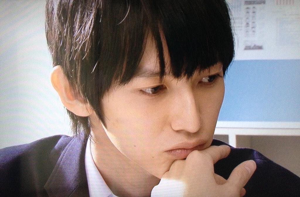 お En Twitter あと日本人って海外に比べて体格とか顔の骨格が華奢な男性が多いから たとえ成人済みの男性 でも少年に見えちゃう人もいる 本郷奏多とかね 吉沢亮とかもきれいな小顔してるから少年に見えるときあるし 日本人可愛いな