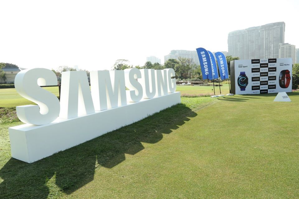 SamsungIndia's tweet photo. The curtains were raised today to unveil the #GearSport and #GearFit2Pro. The two devices come loaded with cutting-edge fitness features like water resistance and swim tracking, heart rate monitoring, auto activity detection and more. Here are few pictures from the event. https://t.co/ZXu7KjS0EG