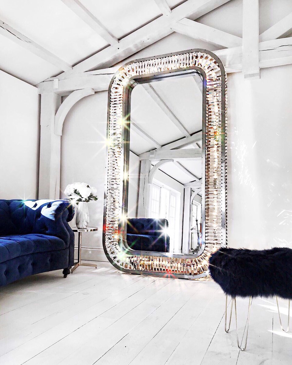 CAKEcosmeticsUK's tweet photo. When the whole office has mirror envy @IamChouquette @TimothyOulton #goals #interior #interiorgoal #makeup #RT https://t.co/TsNoiFdN8l