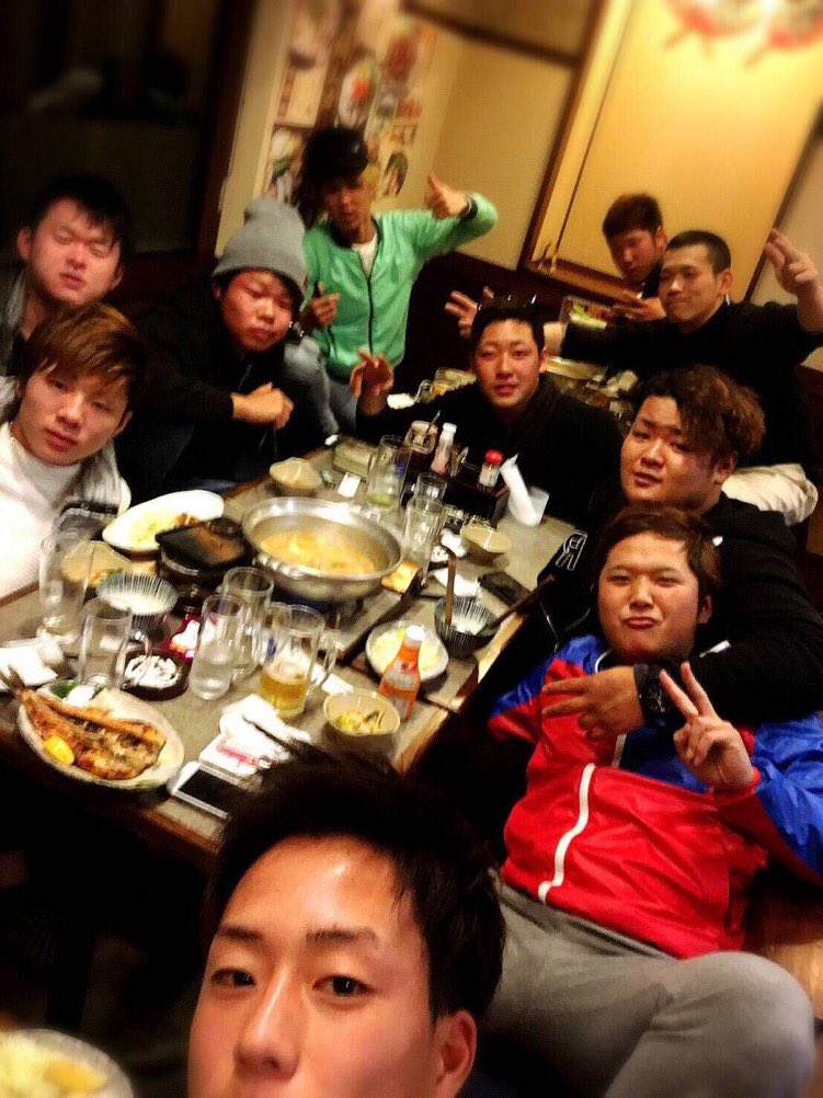 k8g08's tweet photo. やっぱ友達と過ごす時間は仕事中の10倍くらいはやく経つね。
金よりも力よりも仲間が大事👍 https://t.co/Cs7zjC7WLi
