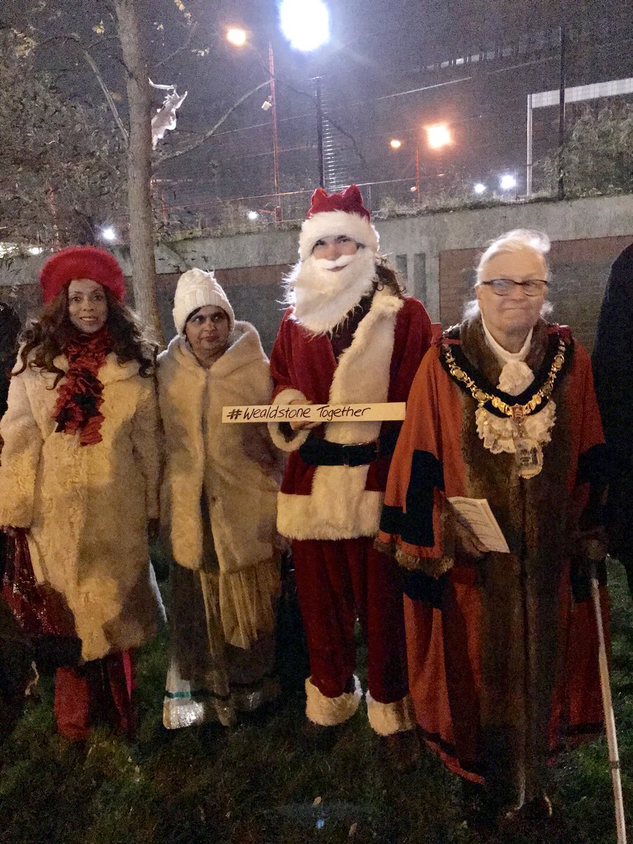 deanne_keanne's tweet photo. Excellent Christmas Tree🎄Switch-On carried out by #HarrowMayor on Monday evening at #HarrowandWealdstone Station, The Bridge in #MarlboroughWard. Also present Cross-Party #Councillors, #CouncillorCandidates, live music, workshop, carol singing, food, mulled wine &amp; Santa Claus!🎅 https://t.co/wdgWeTSZHz