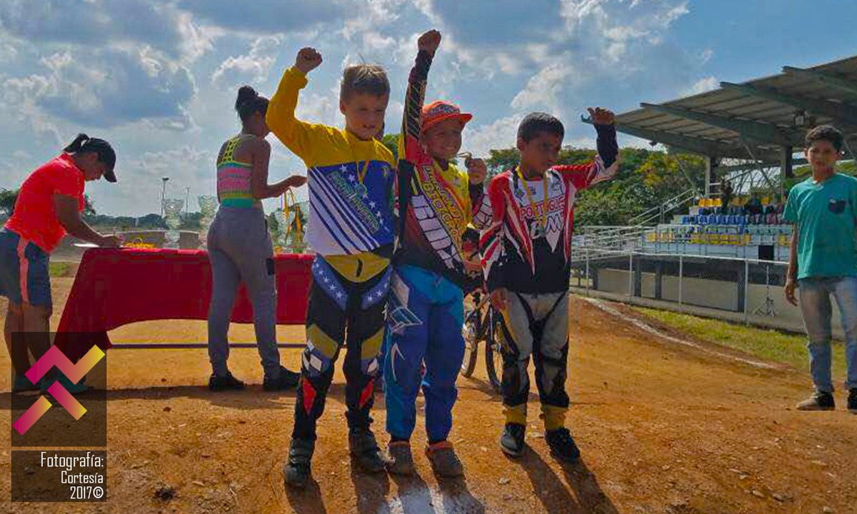 SuelaFondo's tweet photo. Bolivar Sub Campeón en Copa Venezuela de BMX | https://t.co/C5GNujmZhd | Por @Elbiciclon | #BMX https://t.co/2krjW8g4Fj