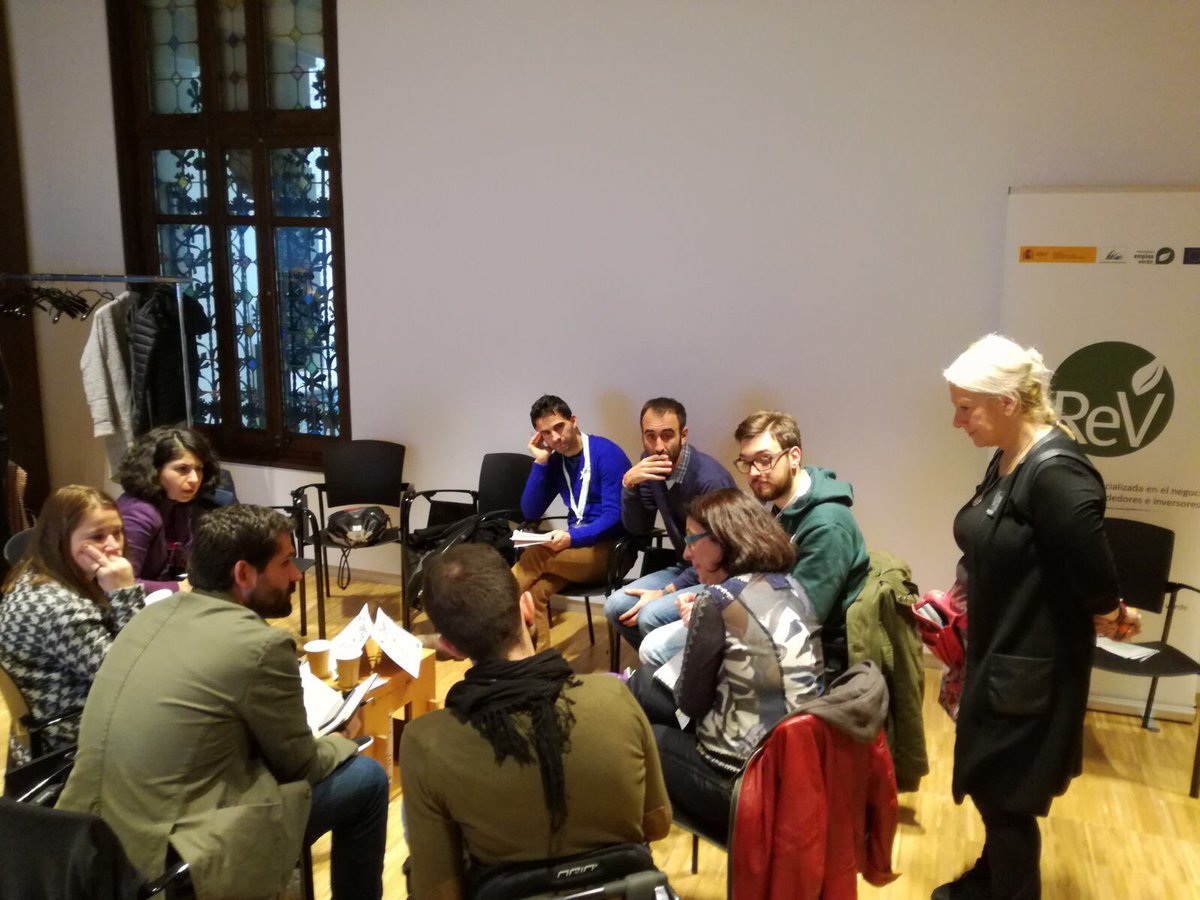 emprendeverde's tweet photo. “Los pequeños necesitan apoyo institucional”, círculo de trabajo sobre búsqueda de financiación en #ConectaCircular https://t.co/niZG5ceaHH