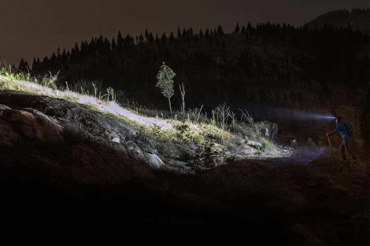 FenixLightingUS's tweet photo. Never let the elements keep you from pursuing your passions. With its lightweight, waterproof, indestructible body and max beam range of over 250 feet, the #HM50R #rechargeable #headlamp makes the perfect partner to take camping, hiking, running and more! https://t.co/xWr4YOAD58 https://t.co/JiARMQXzHg