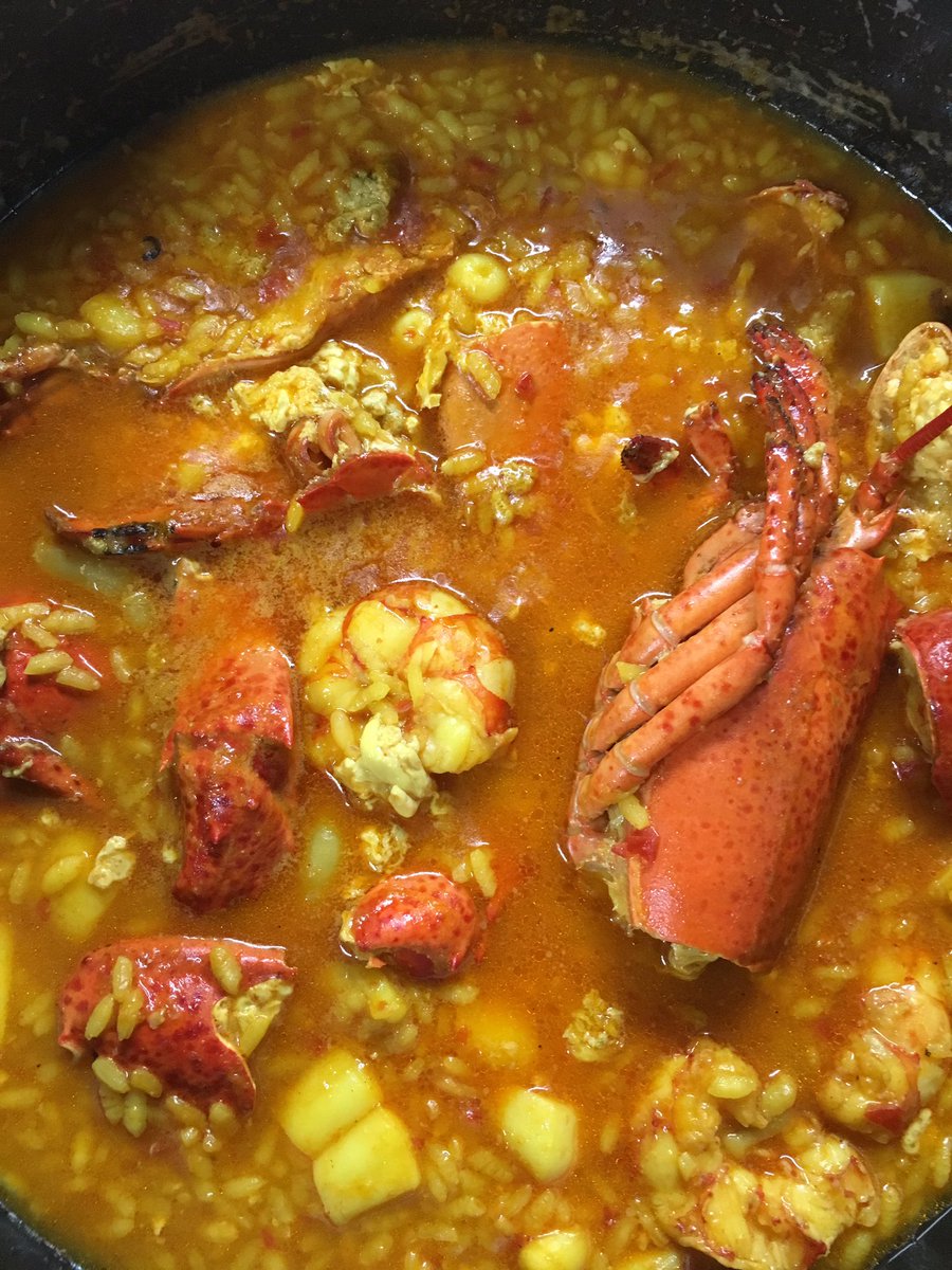 nouracoelpalmar's tweet photo. Con el frío y la lluvia el cuerpo nos pide comer de caliente y nuestra propuesta para hoy es un delicioso #arrozmeloso de cangrejos 🦀 y galeras 🦐 o de pollo 🍗 y conejo 🐰 ¡Tú eliges el que más te guste!
#arroces #gastronomia #cocina #combatirelfrio #comerhoy https://t.co/zzKPBYCkad
