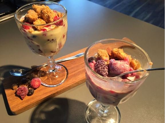 SixOClockShow's tweet photo. That desert was so yummy, and very simple too which we love! Head over to our Facebook page, for the full recipe of Kevin's frozen berries with white chocolate sauce. Tag someone who you think would love it!!
#easydesert #sixkitchen #chocolateandfruit #naughtybutnice https://t.co/pbCF8qzh1a