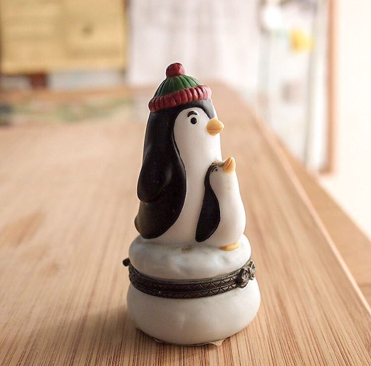 تويتر きぃ 鈴木 起世美 ペンギン大学 11月5 6日うみたかマルシェ出店 على تويتر Yamazo 3 子ペンギンもちゃんと 眉が付いてる細かさ うちの子は フリマで出逢ったアンティークな謎ペンです O フリッパーがどう見ても葉っぱ 笑 T Co Zty1ayioyb تويتر きぃ 鈴木 起世美 ペンギン大学 11月5 6日うみたかマルシェ出店 على تويتر Yamazo 3 子ペンギンもちゃんと 眉が付いてる細かさ うちの子は フリマで出逢ったアンティークな謎ペンです O フリッパーがどう見ても葉っぱ 笑 T Co Zty1ayioyb