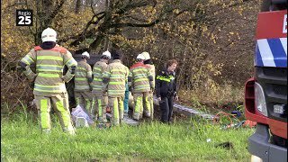 TOP video: Emmeloord - Auto slaat over de kop langs N50 - tinyurl.com/yab3xau7