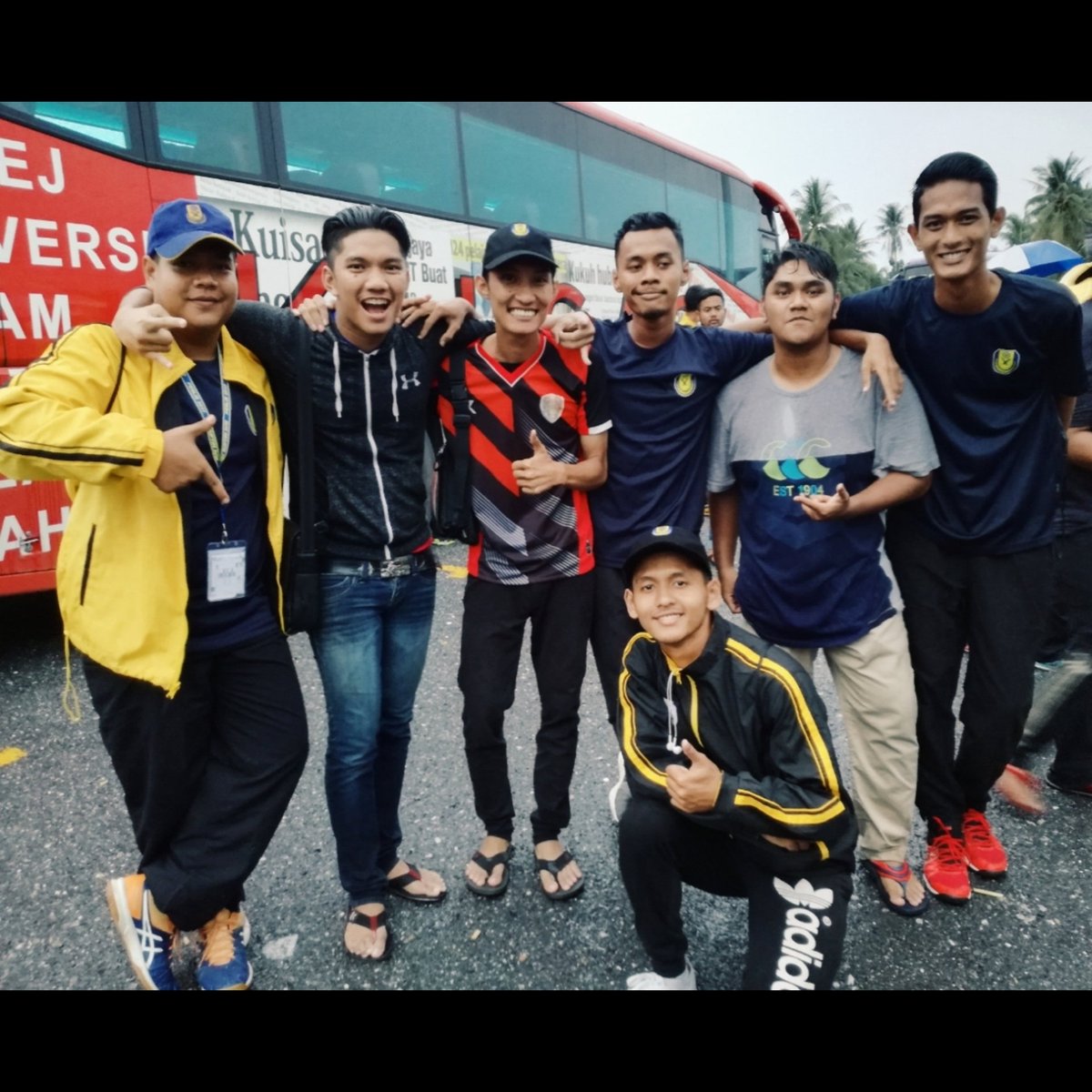 Amsyarshukri's tweet photo. Jarang contact, jarang jumpa tak bermakna tak rindu. Even jauh pun, persahabatan tu tetap kukuh.
#USAS
#suptim
#suptim2017
#friendship
#ukhuwah
#champion
#perlisian
#perakian https://t.co/AlQcSrGxXG