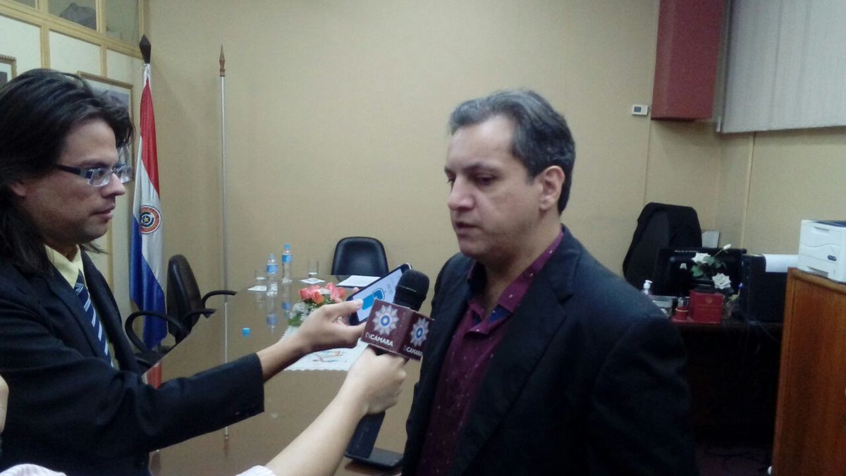 Radiocamarapy's tweet photo. #ElPaísAhora Dip. @HugoRubinPy sobre Proy.de ley “De fomento al audiovisual”, asi tambien mencionó presentación del Proy. de ley que modifica del reglamento de la cámara baja,eliminar el uso de fojas de papel y apostar al cuidado del medio ambiente.

informa @lugo_fabio https://t.co/L6TRJxSGOD