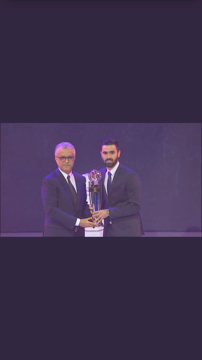 saudalebrahim77's tweet photo. يستاهل الكأس من شاله الف مبروك عمر خربين💙💙 #عمر_خربين_افضل_لاعب_اسيوي https://t.co/THw1JQrx1c