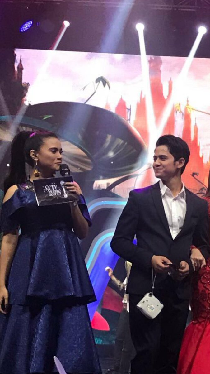 Wirda0895's tweet photo. Haha kangen yaaa😂
#AliandoAtSCTVAwards https://t.co/7OrfPcNAI0